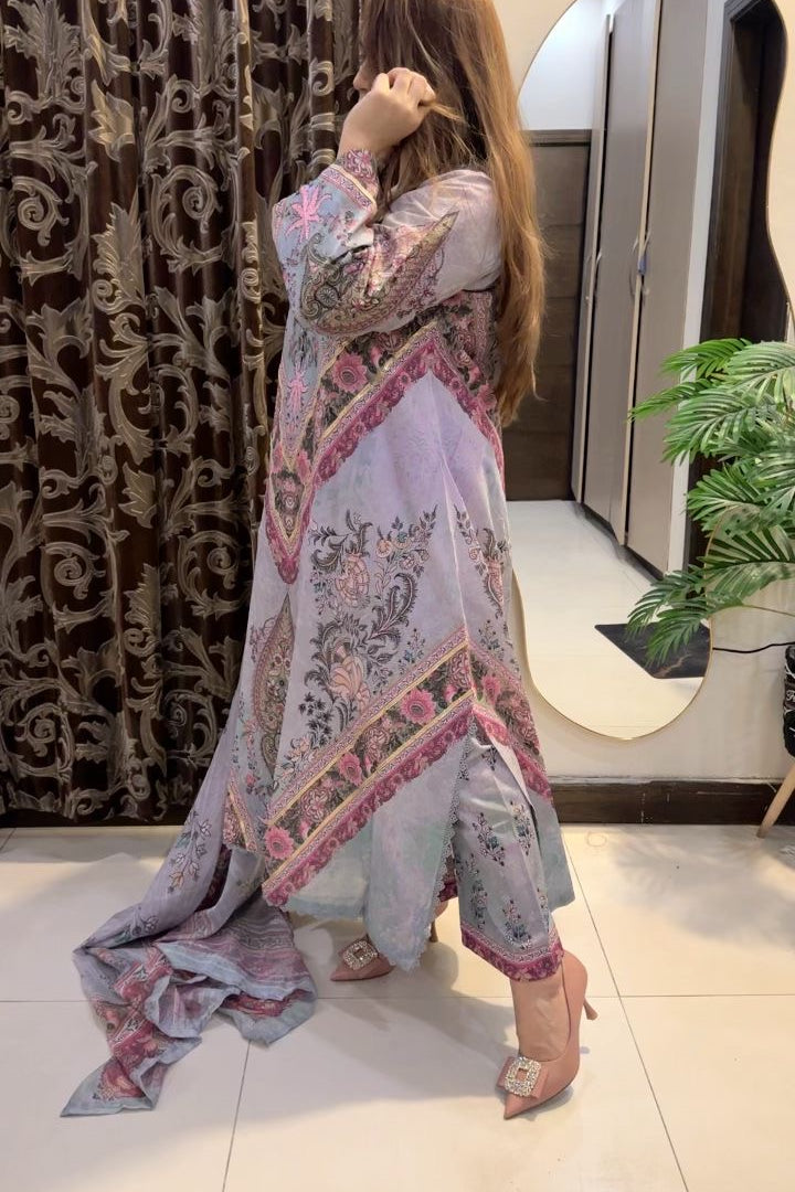 Pastel Grey Floral Lawn 3-Piece Suit with Munarq Dupatta