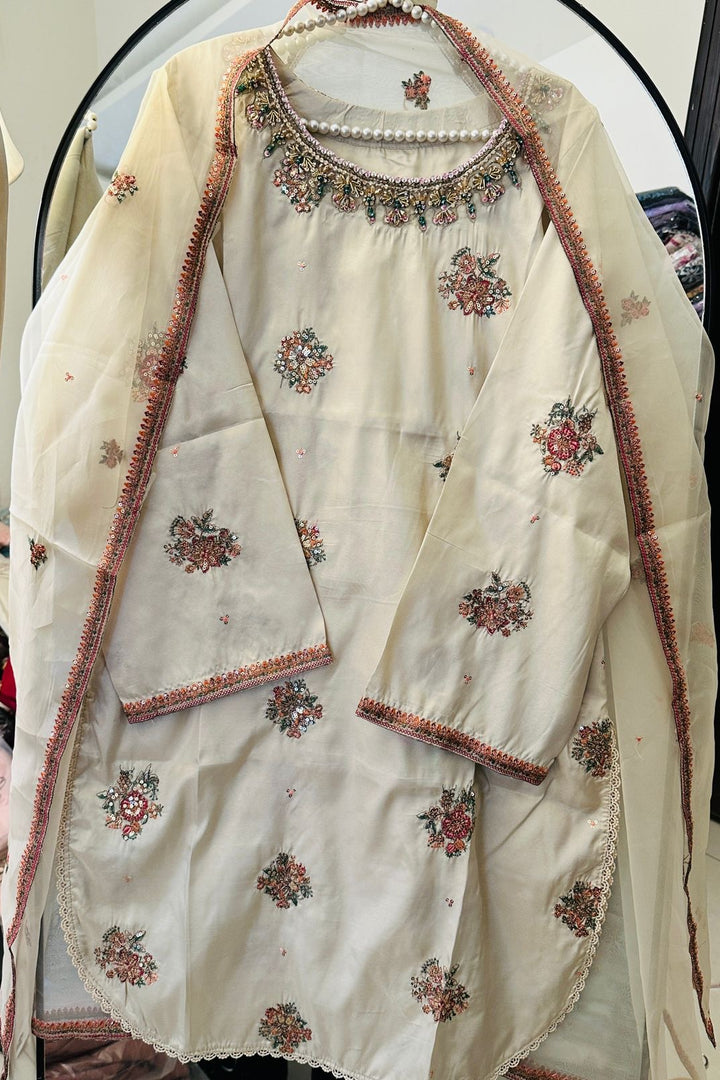 Title:
✨ Handcrafted Raw Silk 3-Piece Ensemble with Farshi Shalwar ✨