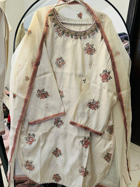 Title:
✨ Handcrafted Raw Silk 3-Piece Ensemble with Farshi Shalwar ✨