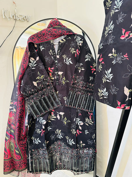 Elegant Black Winter Khaddar – Embroidered Floral 3-Piece Suit