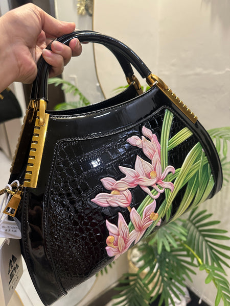 Elegant Black Patent Leather Floral Embossed Handbag – Luxury Croc Texture Shoulder Bag