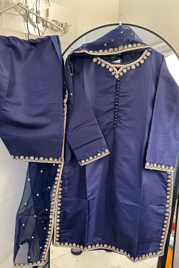 Elegant zinc 3PC Suit with Sequin Tilla Embroidery & Organza Dupatta