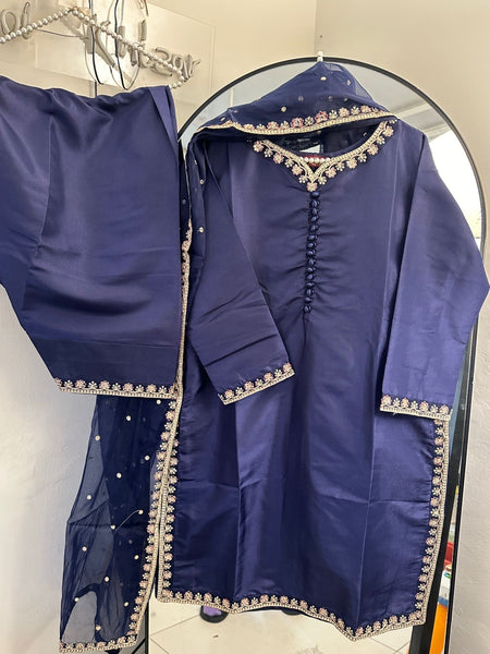 Elegant zinc 3PC Suit with Sequin Tilla Embroidery & Organza Dupatta