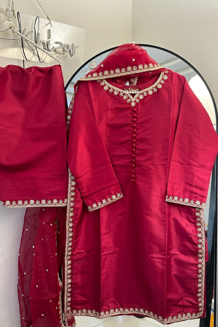 Elegant Maroon 3PC Suit with Sequin Tilla Embroidery & Organza Dupatta