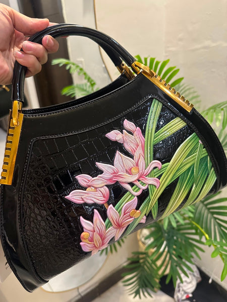 Elegant Black Patent Leather Floral Embossed Handbag – Luxury Croc Texture Shoulder Bag