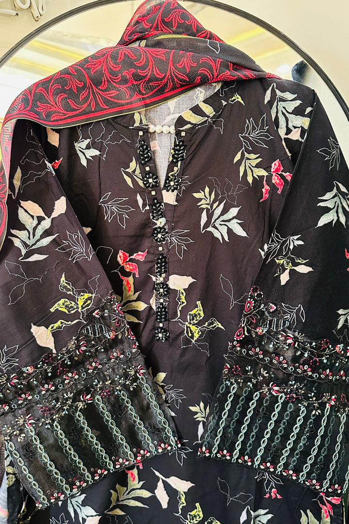 Elegant Black Winter Khaddar – Embroidered Floral 3-Piece Suit