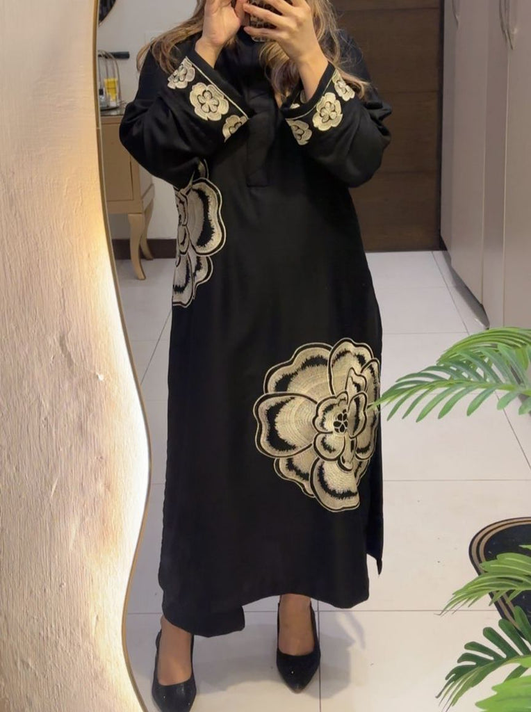 (On sale)Floral Muse – Minimal Big Flower Embroidered 2-Piece Suit