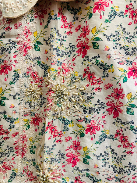 Elegant Floral Embroidered Lawn 3-Piece Suit – Handcrafted Front & Neck