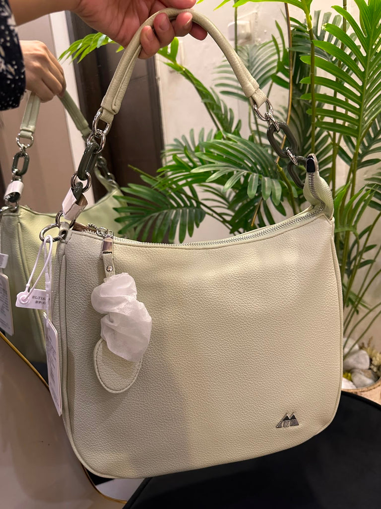 Elegant Cream Textured Shoulder Bag – Premium Everyday Style