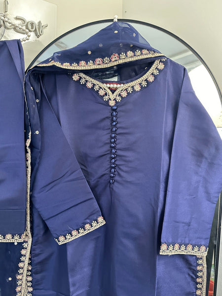 Elegant zinc 3PC Suit with Sequin Tilla Embroidery & Organza Dupatta