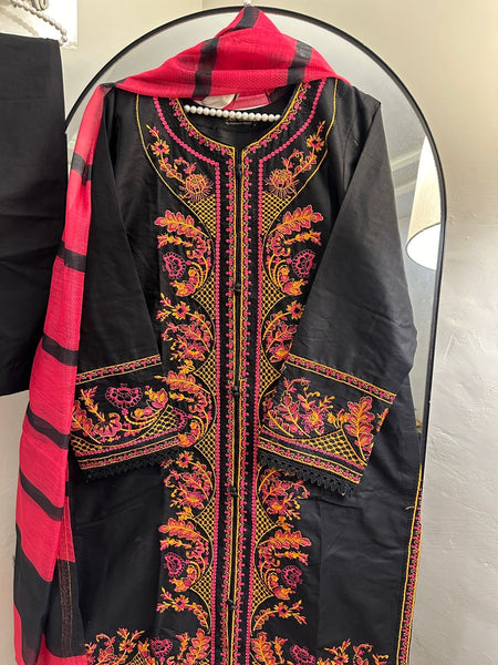Luxury Black Embroidered Lawn Suit | 3 Piece