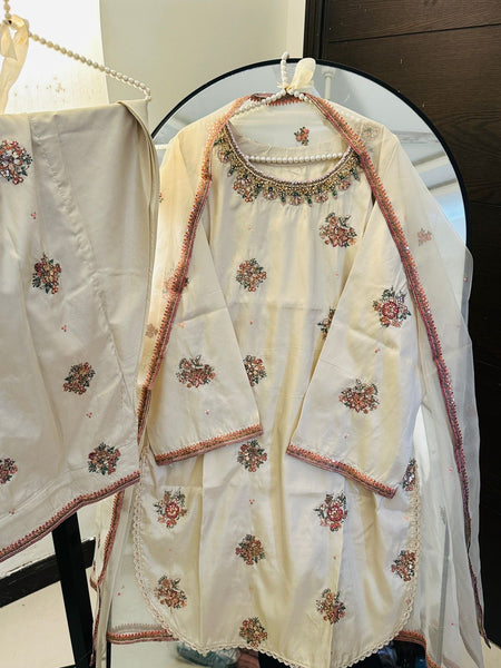 Title:
✨ Handcrafted Raw Silk 3-Piece Ensemble with Farshi Shalwar ✨