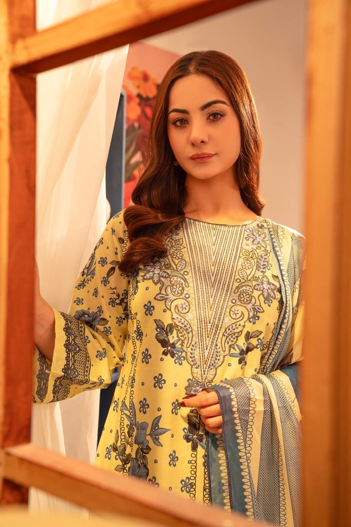 Blue Floral Elegance – Premium Printed 3-Piece Lawn Suit