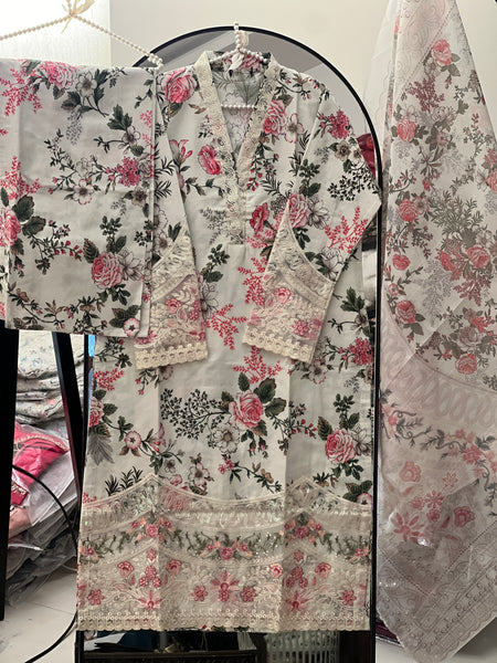 Floral Elegance 3 Piece Khaddar Suit