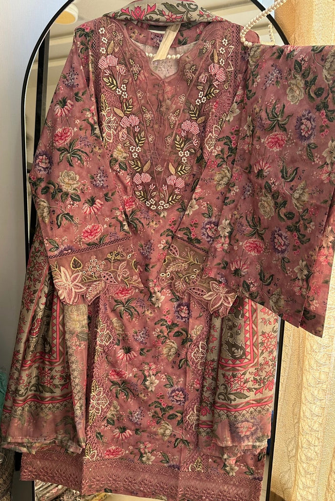 Elegant Floral Embroidered 3-Piece Lawn Suit – Soft Pink