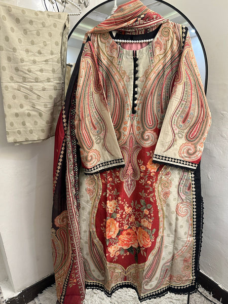 Luxury Paisley Floral 3-Piece Lawn Suit with Black Button Detailing & Printed Dupatta