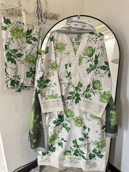 Garden Elegance Embroidered Lawn 3 Piece