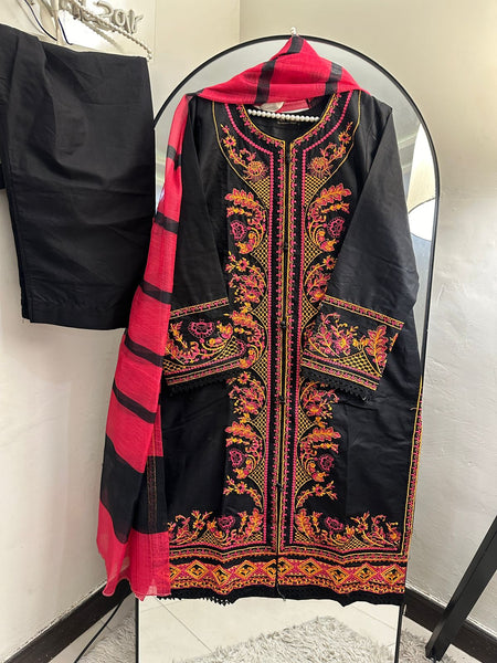 Luxury Black Embroidered Lawn Suit | 3 Piece