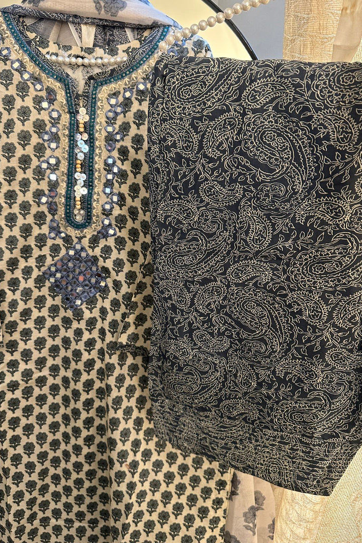 Elegant Pastel Floral 3PC Suit with Printed Dupatta & Contrast Trouser