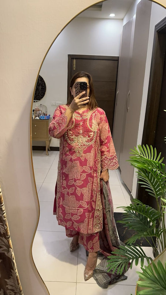 Elegant Pink Embroidered Lawn 3-Piece Suit with Dupatta