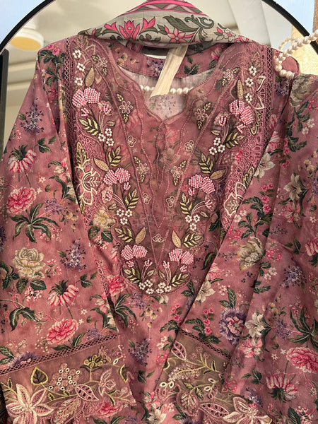 Elegant Floral Embroidered 3-Piece Lawn Suit – Soft Pink