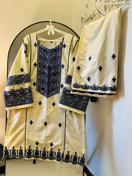 Navy white elegance