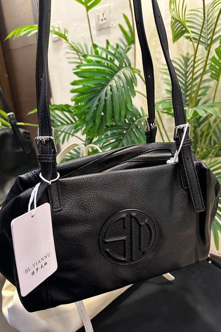 Classic Soft Leather Shoulder Tote Bag – Premium Women’s Everyday Handbag (Black & Ivory)