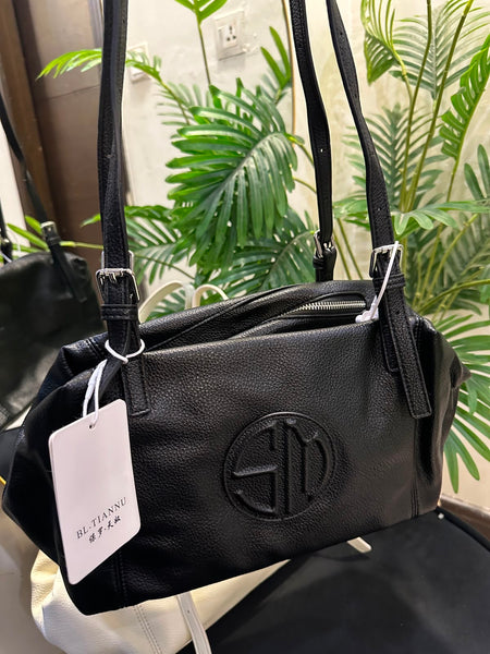 Classic Soft Leather Shoulder Tote Bag – Premium Women’s Everyday Handbag (Black & Ivory)