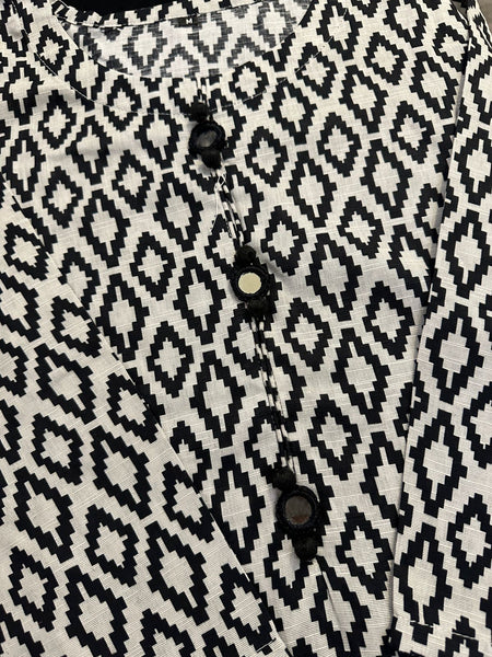geometric outfit in khadar