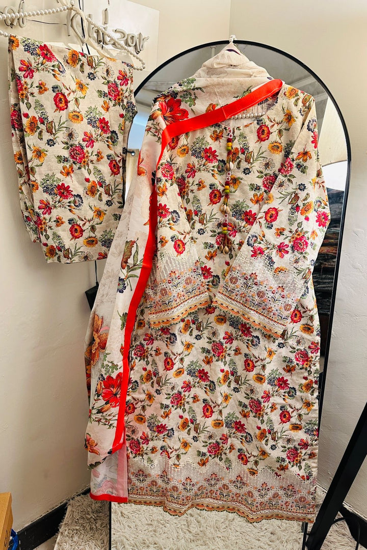 Blossom Grace – Off-White Floral 3-Piece Ensemble