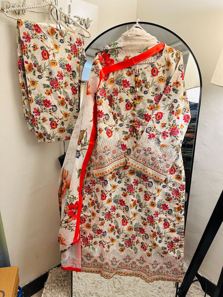 Blossom Grace – Off-White Floral 3-Piece Ensemble