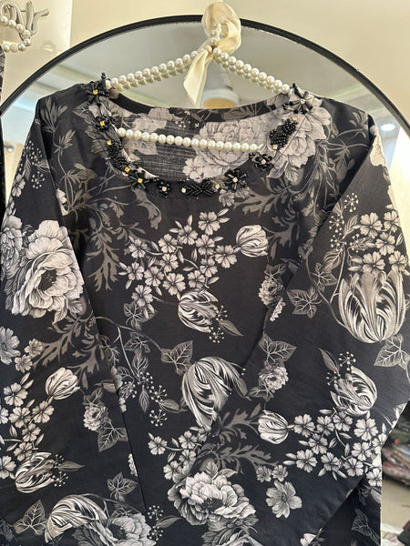 Elegant black floral printed dress