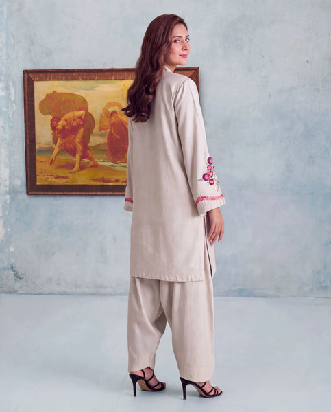 Ivory Bloom Embroidered Dhanak 2-Piece Suit