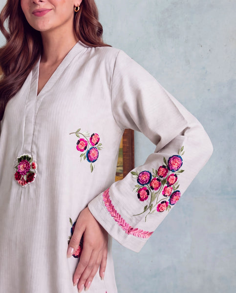 Ivory Bloom Embroidered Dhanak 2-Piece Suit